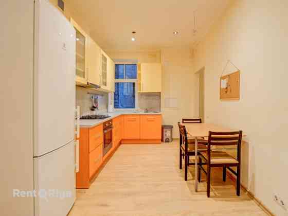 Izīrē 4 istabu dzīvokli Rīgas centrā!  Dzīvokļa plānojums ir ērts un funkcionāls  tajā ir 3 izolētas Rīga