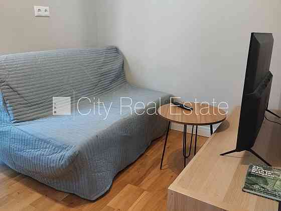 Фасадный дом, закрытый двор, возможность аренды парковки, вход с улицы, Рига