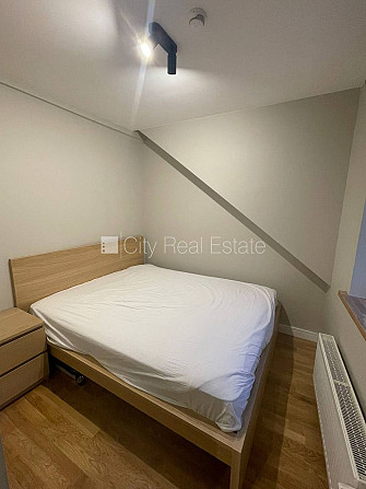 Фасадный дом, закрытый двор, возможность аренды парковки, вход с улицы, Рига - изображение 5