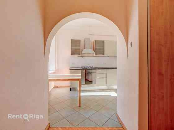 Сдаётся двухкомнатная квартира в центре города. Она состоит из двух комнат, Rīga