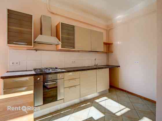 Сдаётся двухкомнатная квартира в центре города. Она состоит из двух комнат, Rīga