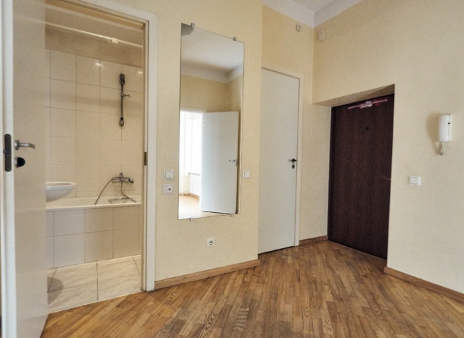 Tiek izīrēts divistabu dzīvoklis centrā, tas sastāv no 2 istabām, plašas un aprīkotas Rīga - foto 17