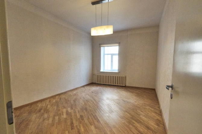 Tiek izīrēts divistabu dzīvoklis centrā, tas sastāv no 2 istabām, plašas un aprīkotas Rīga - foto 15