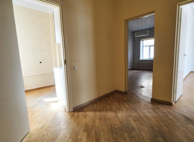 Tiek izīrēts divistabu dzīvoklis centrā, tas sastāv no 2 istabām, plašas un aprīkotas Rīga - foto 12