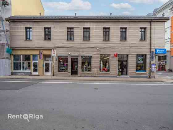 Продаётся здание на улице Марии.  Тип использования здания: 1220 здание с офисами. Рига