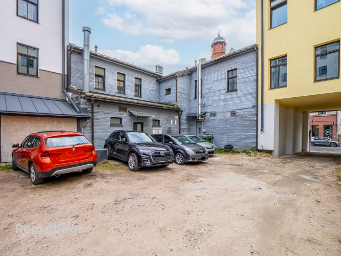 Продаётся здание на улице Марии.  Тип использования здания: 1220 здание с офисами. Рига - изображение 4