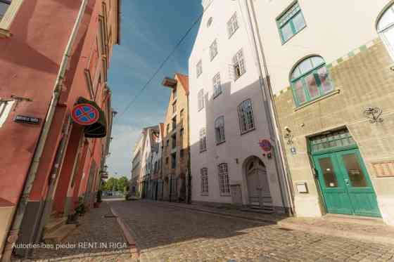 Two office spaces in Old Riga.  The owner will renovate the premises, as well as replace the ceiling Рига