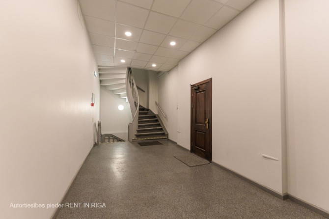 Two office spaces in Old Riga.  The owner will renovate the premises, as well as replace the ceiling Рига - изображение 6