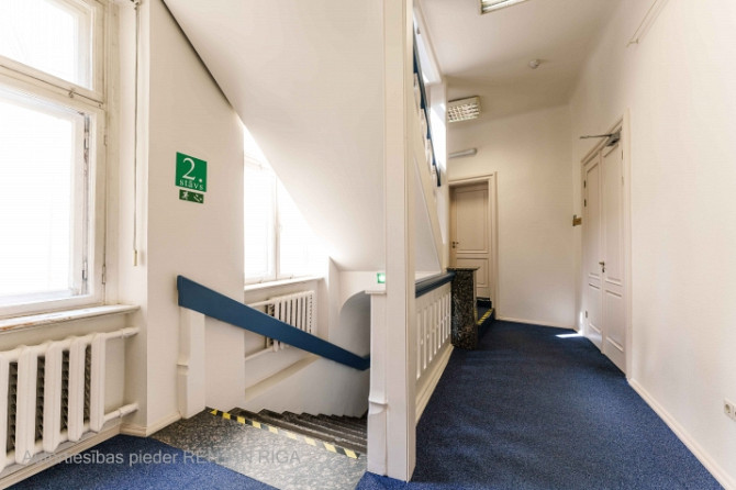 Birojs ar savu WC un virtuvīti Vecrīgā.  Iznomā vienu lielu biroja telpu (28 kvm) plus priekštelpa,  Рига - изображение 8