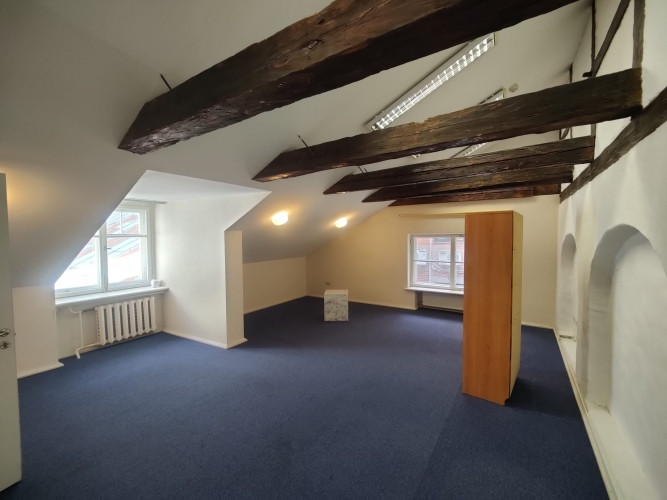 Birojs ar savu WC un virtuvīti Vecrīgā.  Iznomā vienu lielu biroja telpu (28 kvm) plus priekštelpa,  Рига - изображение 2