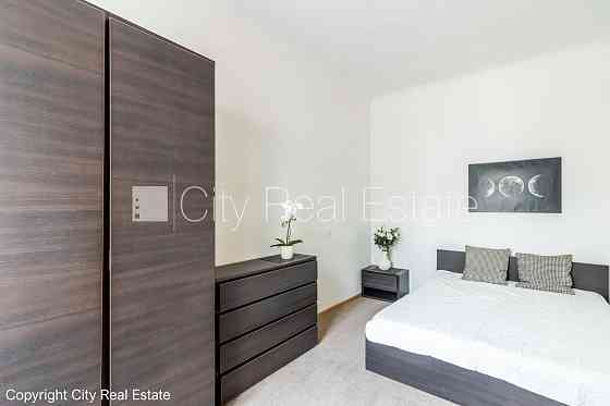 Дом во дворе, реновированный дом, закрытая территория, вход с улицы и со двора, Rīga