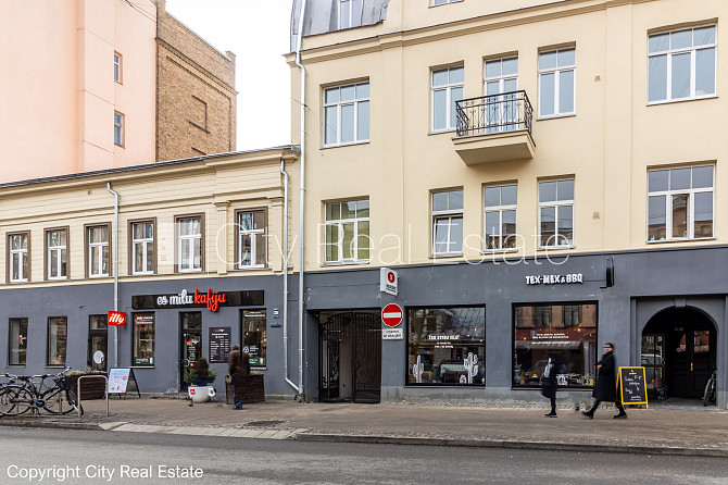 Pagalma māja, renovēta māja, slēgta teritorija, ieeja no ielas un pagalma, kāpņu telpa pēc Rīga - foto 12