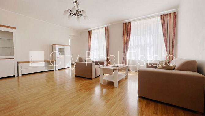 Renovēta māja, slēgts pagalms, kāpņu telpa pēc kapitālā remonta, balkons, sauna, logi Rīga - foto 17