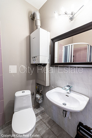 Fasādes māja, renovēta māja, ieeja no ielas, kāpņu telpa pēc kapitālā remonta, logi Rīga - foto 11