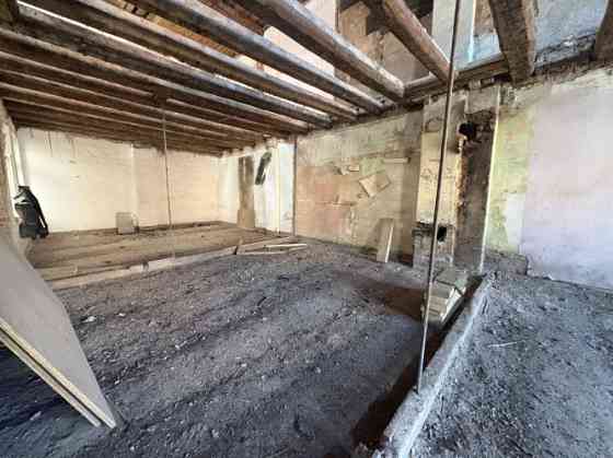 Инвестиционный объект в центре Риги с потенциалом развития  Продаётся здание с Рига