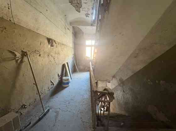 Инвестиционный объект в центре Риги с потенциалом развития  Продаётся здание с Рига