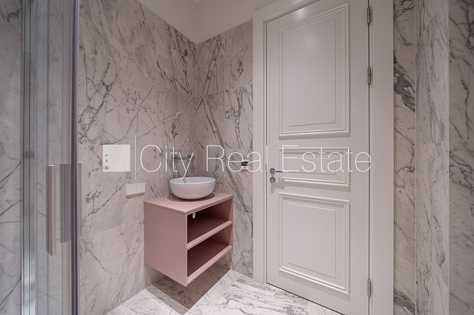 Fasādes māja, renovēta māja, labiekārtots apzaļumots pagalms, ieeja no ielas, ir lifts, Rīga - foto 10