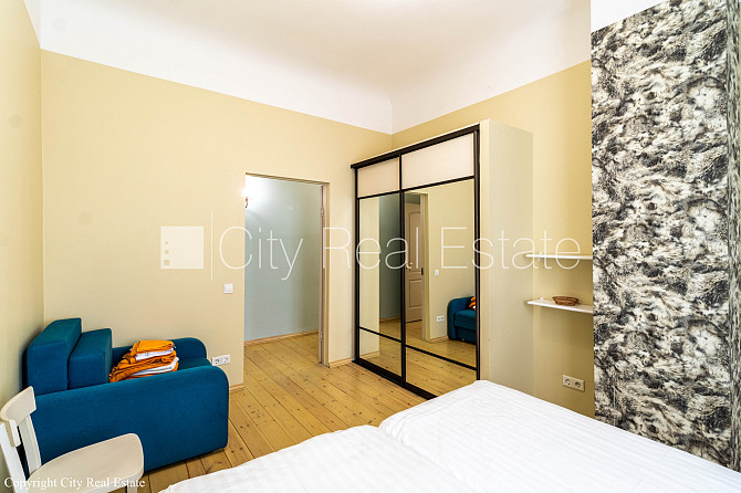 Pagalma ēka, renovēta māja, labiekārtots apzaļumots pagalms, slēgts pagalms, iežogota Rīga - foto 11