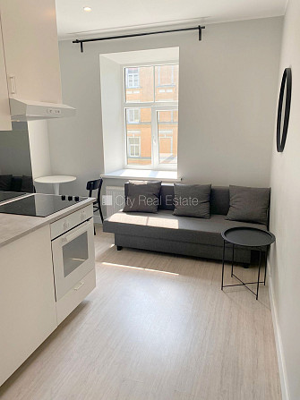 Fasādes māja, renovēta māja, slēgts pagalms, ieeja no ielas, kāpņu telpa pēc kapitālā Rīga - foto 14