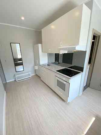 Фасадный дом, реновированный дом, закрытый двор, вход с улицы, лестничная клетка Rīga