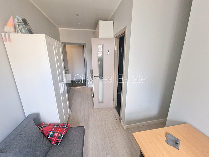 Renovēta māja, logi vērsti uz pagalma pusi, viesistaba, viena telpa caurstaigājama, virtuve, Rīga - foto 15