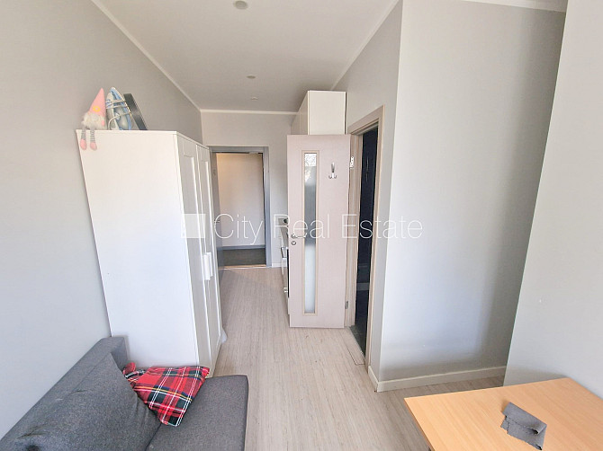 Fasādes māja, renovēta māja, slēgts pagalms, ieeja no ielas, kāpņu telpa pēc kapitālā Rīga - foto 9