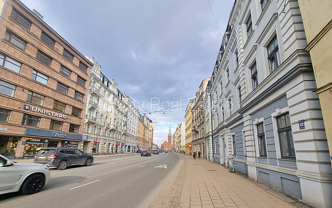 Fasādes māja, renovēta māja, slēgts pagalms, ieeja no ielas, kāpņu telpa pēc kapitālā Rīga - foto 18