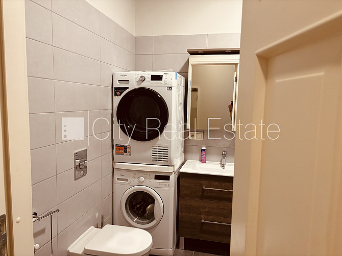 Renovēta māja, logi vērsti uz pagalma pusi, viesistaba, viena telpa caurstaigājama, virtuve, Rīga - foto 7