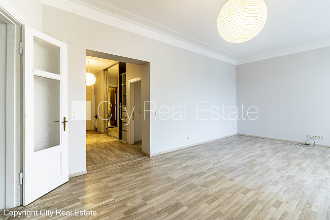 Pagalma ēka, renovēta māja, slēgts pagalms, ieeja no pagalma, kāpņu telpa pēc kosmētiskā Rīga - foto 19