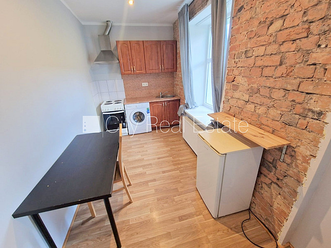 Pagalma ēka, renovēta māja, slēgts pagalms, ieeja no pagalma, kāpņu telpa pēc kosmētiskā Rīga - foto 3