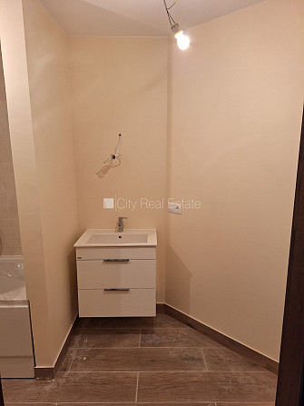 Jaunceltne, fasādes māja, slēgts pagalms, iespēja nomāt autostāvvietu, ieeja no ielas, ir Rīga - foto 13