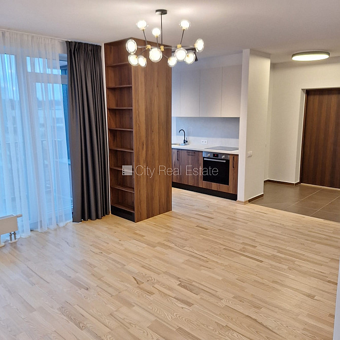 Jaunceltne, fasādes māja, slēgts pagalms, iespēja nomāt autostāvvietu, ieeja no ielas, ir Rīga - foto 1