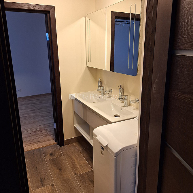 Jaunceltne, fasādes māja, slēgts pagalms, iespēja nomāt autostāvvietu, ieeja no ielas, ir Rīga - foto 14