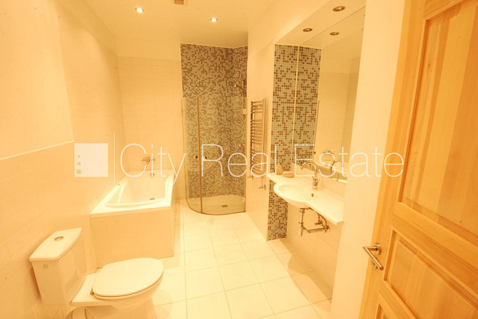 Fasādes māja, renovēta māja, slēgts pagalms, vieta automašīnai, kāpņu telpa pēc Rīga - foto 12