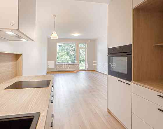 Здание во дворе, благоустроенный озеленённый двор, закрытый двор, возможность Rīga