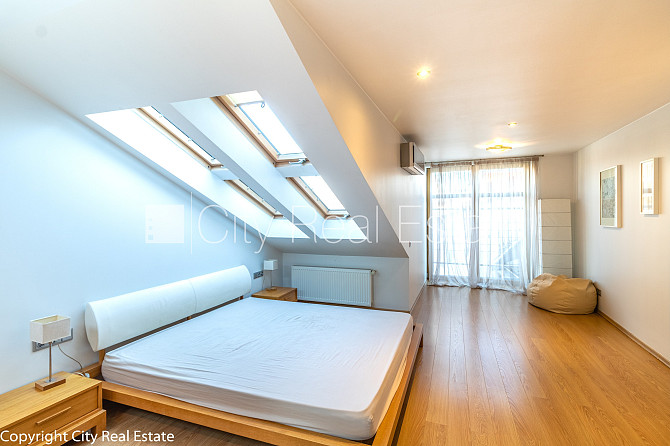 Mansards, franču balkons, divstāvīgs, centrālā apkure, koka stikla pakešu logi, jumta logi, Rīga - foto 15