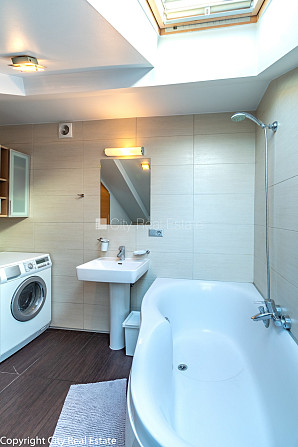 Mansards, franču balkons, divstāvīgs, centrālā apkure, koka stikla pakešu logi, jumta logi, Rīga - foto 19