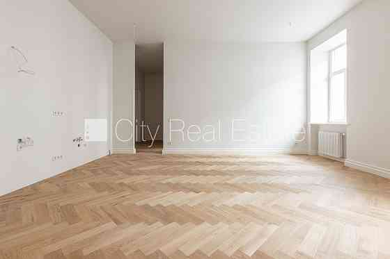 Фасадный дом, реставрированный дом, закрытый двор, лифт, лестничная клетка после Rīga