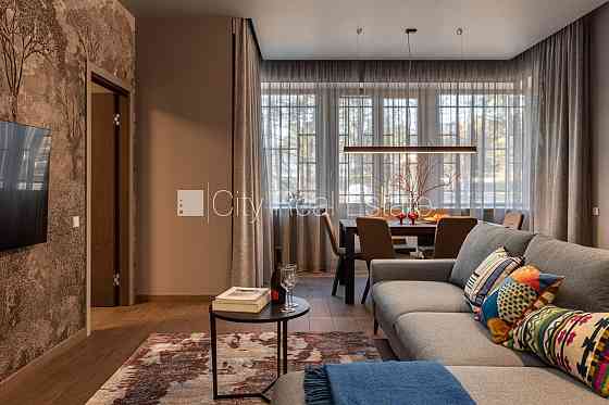 Новостройка, фасадный дом, благоустроенный озеленённый двор, подземная стоянка, Jūrmala