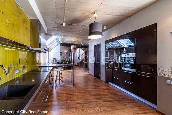 Фасадный дом, реновированный дом, поменянное покрытие крыши, благоустроенная Rīga