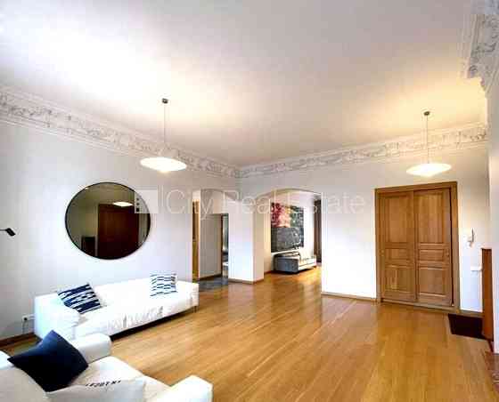 Фасадный дом, реновированный дом, благоустроенная озеленённая территория, Rīga