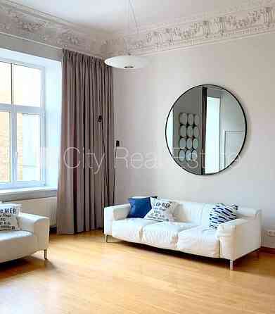 Фасадный дом, реновированный дом, благоустроенная озеленённая территория, Rīga