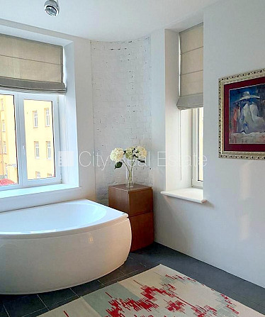 Fasādes māja, renovēta māja, labiekārtota apzaļumota teritorija, bruģēts piebraucamais Rīga - foto 20