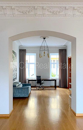 Fasādes māja, renovēta māja, labiekārtota apzaļumota teritorija, bruģēts piebraucamais Rīga - foto 10