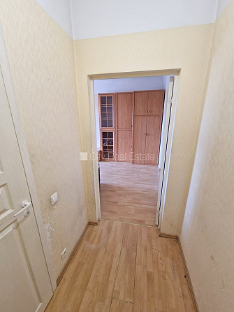 Pagalma māja, iespēja nomāt autostāvvietu, apsargāta autostāvvieta, ieeja no ielas un Rīga - foto 18