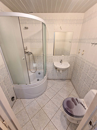 Pagalma māja, iespēja nomāt autostāvvietu, apsargāta autostāvvieta, ieeja no ielas un Rīga - foto 19