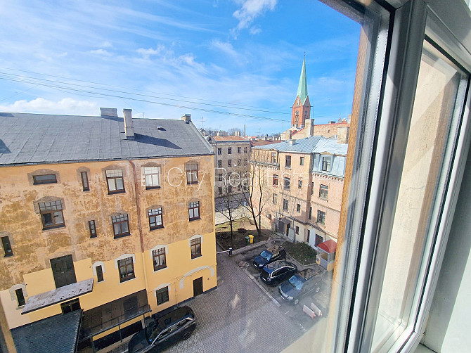 Pagalma māja, iespēja nomāt autostāvvietu, apsargāta autostāvvieta, ieeja no ielas un Rīga - foto 11