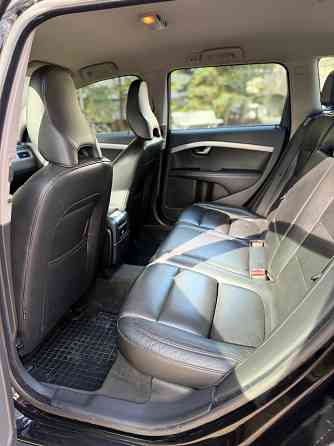 Pārdodu Volvo V70, uzticamu un ietilpigu auto. Tikko izieta jauna TA un nomaksats cela nodoklis.... Юрмала