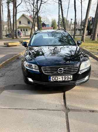 Pārdodu Volvo V70, uzticamu un ietilpigu auto. Tikko izieta jauna TA un nomaksats cela nodoklis.... Юрмала