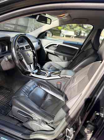 Pārdodu Volvo V70, uzticamu un ietilpigu auto. Tikko izieta jauna TA un nomaksats cela nodoklis.... Юрмала